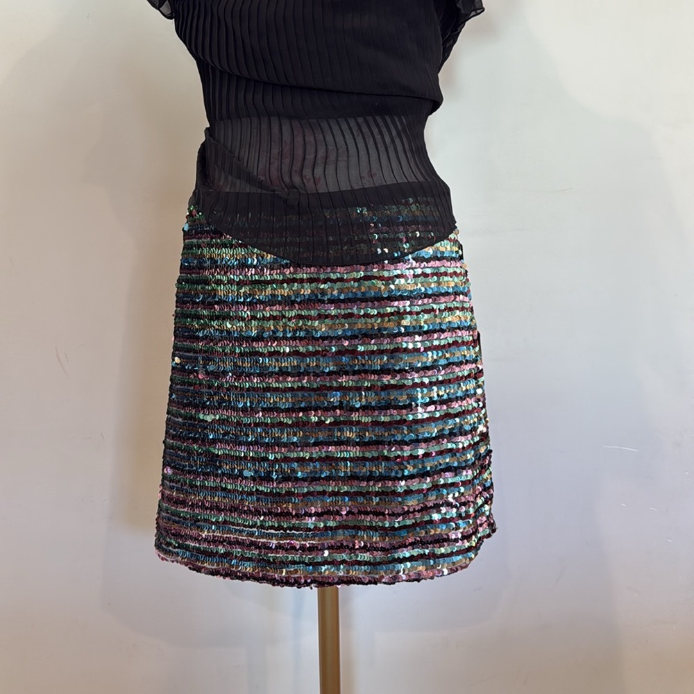 Multicolored sequin midi short skirt. Size medium.